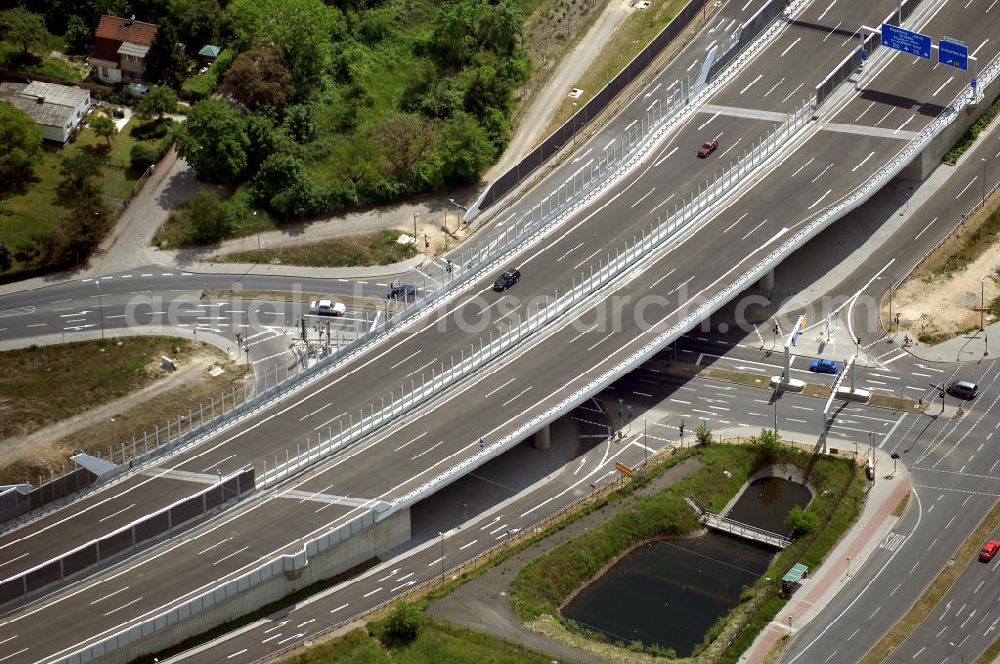 Schönefeld from the bird's eye view: Blick auf den Bereich der Stadtautobahn / Zubringer A113n als südöstliches Tor zur Hauptstadt nach der Verkehrsfreigabe. Unter Berücksichtigung des Flughafens Berlin Brandenburg International wurde eine Verkehrskonzeption für den Ausbau des Straßennetzes im Raum Berlin-Schönefeld erarbeitet, die zwei Stufen umfasste. Die erste Stufe sah den vierstreifigen Ausbau der Bundesstraßen B 96a und B 179 mit der Anbindung des Flughafens über zwei Knotenpunkte vor. Inhalt der zweiten Stufe war der Anschluß der Bundesautobahn A 113 neu an die B 96a und B 179. SCHÜßLER Plan Ingenieurgesellschaft, BATEG, EUROVIA, Schüßler Plan