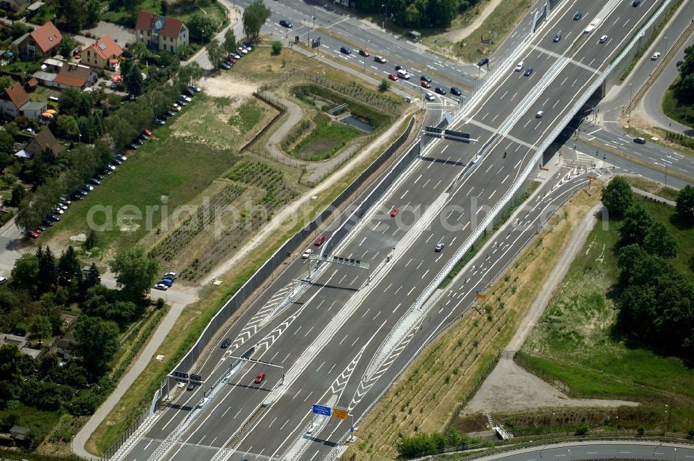 Aerial image Schönefeld - Blick auf den Bereich der Stadtautobahn / Zubringer A113n als südöstliches Tor zur Hauptstadt nach der Verkehrsfreigabe. Unter Berücksichtigung des Flughafens Berlin Brandenburg International wurde eine Verkehrskonzeption für den Ausbau des Straßennetzes im Raum Berlin-Schönefeld erarbeitet, die zwei Stufen umfasste. Die erste Stufe sah den vierstreifigen Ausbau der Bundesstraßen B 96a und B 179 mit der Anbindung des Flughafens über zwei Knotenpunkte vor. Inhalt der zweiten Stufe war der Anschluß der Bundesautobahn A 113 neu an die B 96a und B 179. SCHÜßLER Plan Ingenieurgesellschaft, BATEG, EUROVIA, Schüßler Plan