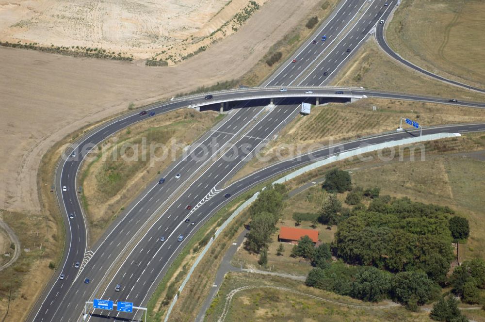 Schönefeld from above - Blick auf den Bereich der Stadtautobahn / Zubringer A113n als südöstliches Tor zur Hauptstadt nach der Verkehrsfreigabe. Unter Berücksichtigung des Flughafens Berlin Brandenburg International wurde eine Verkehrskonzeption für den Ausbau des Straßennetzes im Raum Berlin-Schönefeld erarbeitet, die zwei Stufen umfasste. Die erste Stufe sah den vierstreifigen Ausbau der Bundesstraßen B 96a und B 179 mit der Anbindung des Flughafens über zwei Knotenpunkte vor. Inhalt der zweiten Stufe war der Anschluß der Bundesautobahn A 113 neu an die B 96a und B 179. SCHÜßLER Plan Ingenieurgesellschaft, BATEG, EUROVIA