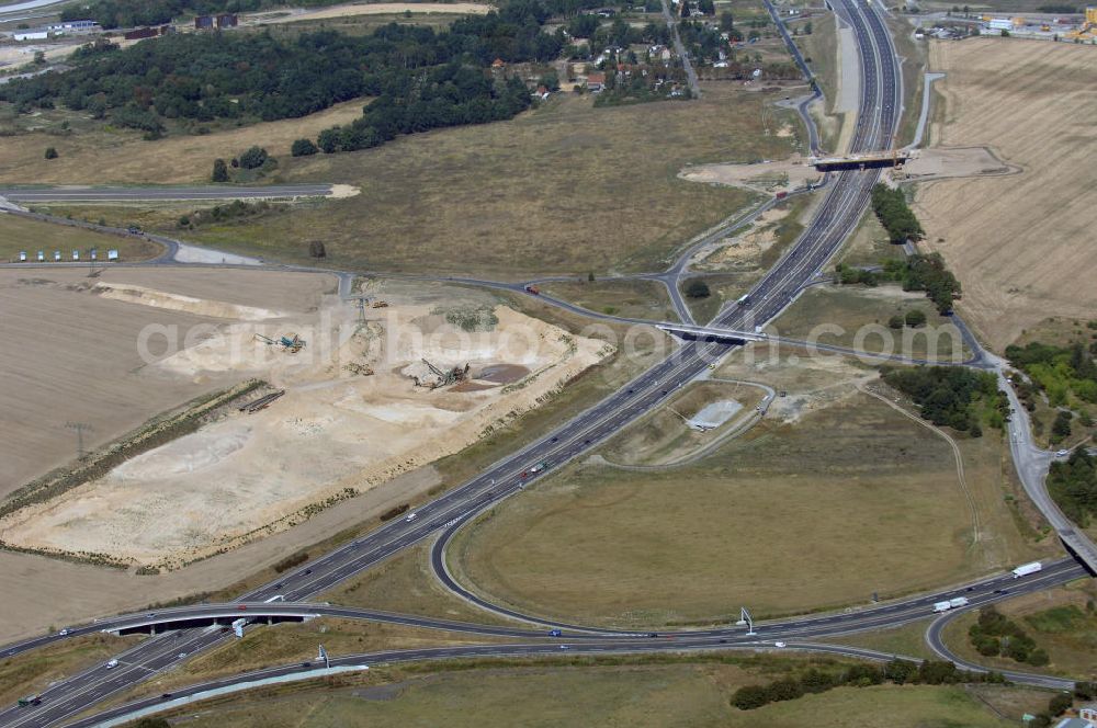 Waltersdorf from the bird's eye view: Blick auf den Bereich der Stadtautobahn / Zubringer A113n als südöstliches Tor zur Hauptstadt nach der Verkehrsfreigabe. Unter Berücksichtigung des Flughafens Berlin Brandenburg International wurde eine Verkehrskonzeption für den Ausbau des Straßennetzes im Raum Berlin-Schönefeld erarbeitet, die zwei Stufen umfasste. Die erste Stufe sah den vierstreifigen Ausbau der Bundesstraßen B 96a und B 179 mit der Anbindung des Flughafens über zwei Knotenpunkte vor. Inhalt der zweiten Stufe war der Anschluß der Bundesautobahn A 113 neu an die B 96a und B 179. SCHÜßLER Plan Ingenieurgesellschaft, BATEG, EUROVIA