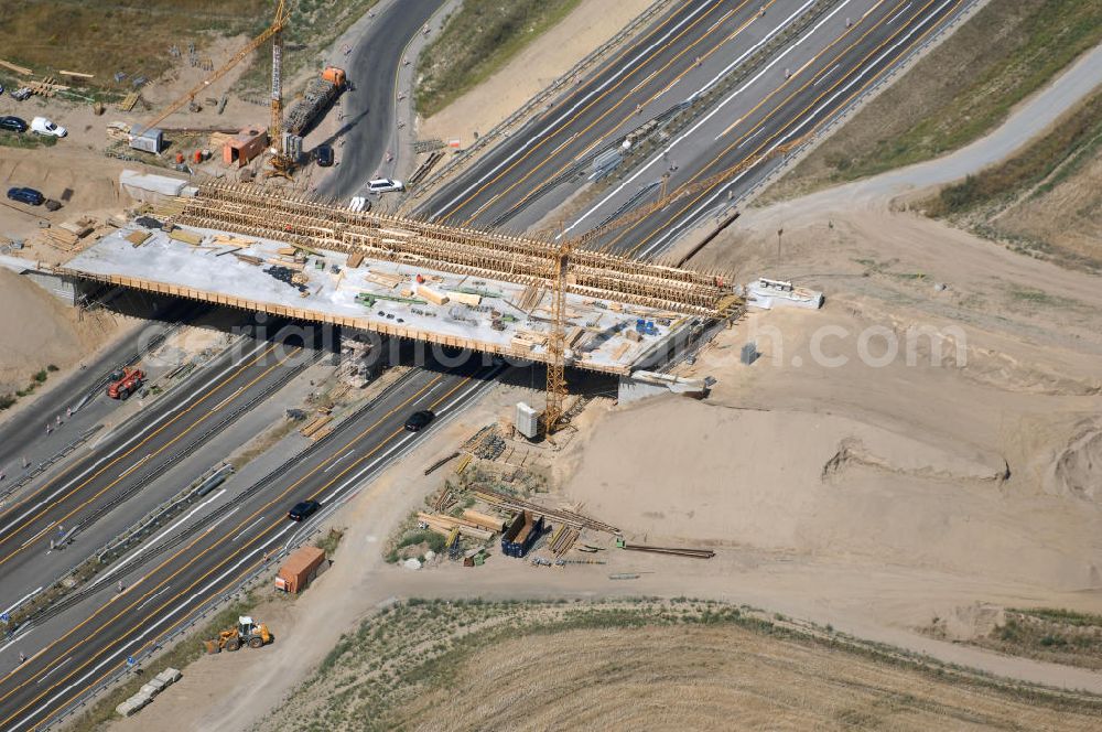 Schönefeld from the bird's eye view: Blick auf den Bereich der Stadtautobahn / Zubringer A113n als südöstliches Tor zur Hauptstadt nach der Verkehrsfreigabe. Unter Berücksichtigung des Flughafens Berlin Brandenburg International wurde eine Verkehrskonzeption für den Ausbau des Straßennetzes im Raum Berlin-Schönefeld erarbeitet, die zwei Stufen umfasste. Die erste Stufe sah den vierstreifigen Ausbau der Bundesstraßen B 96a und B 179 mit der Anbindung des Flughafens über zwei Knotenpunkte vor. Inhalt der zweiten Stufe war der Anschluß der Bundesautobahn A 113 neu an die B 96a und B 179. SCHÜßLER Plan Ingenieurgesellschaft, BATEG, EUROVIA