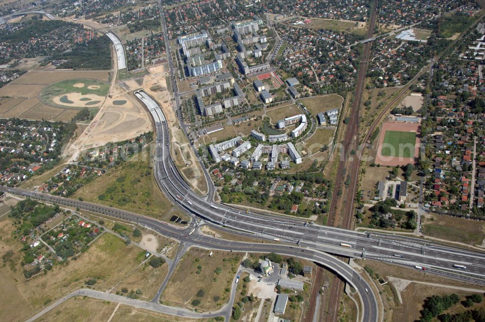 Aerial image Schönefeld - Blick auf den Bereich der Stadtautobahn / Zubringer A113n als südöstliches Tor zur Hauptstadt nach der Verkehrsfreigabe. Unter Berücksichtigung des Flughafens Berlin Brandenburg International wurde eine Verkehrskonzeption für den Ausbau des Straßennetzes im Raum Berlin-Schönefeld erarbeitet, die zwei Stufen umfasste. Die erste Stufe sah den vierstreifigen Ausbau der Bundesstraßen B 96a und B 179 mit der Anbindung des Flughafens über zwei Knotenpunkte vor. Inhalt der zweiten Stufe war der Anschluß der Bundesautobahn A 113 neu an die B 96a und B 179. SCHÜßLER Plan Ingenieurgesellschaft, BATEG, EUROVIA