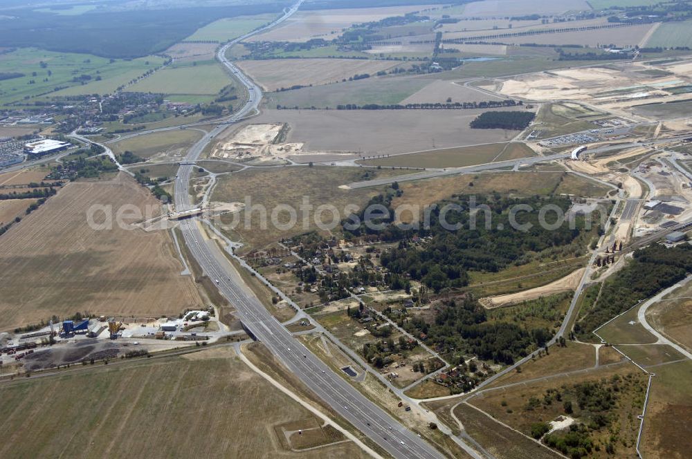 Schönefeld from the bird's eye view: Blick auf den Bereich der Stadtautobahn / Zubringer A113n als südöstliches Tor zur Hauptstadt nach der Verkehrsfreigabe. Unter Berücksichtigung des Flughafens Berlin Brandenburg International wurde eine Verkehrskonzeption für den Ausbau des Straßennetzes im Raum Berlin-Schönefeld erarbeitet, die zwei Stufen umfasste. Die erste Stufe sah den vierstreifigen Ausbau der Bundesstraßen B 96a und B 179 mit der Anbindung des Flughafens über zwei Knotenpunkte vor. Inhalt der zweiten Stufe war der Anschluß der Bundesautobahn A 113 neu an die B 96a und B 179. SCHÜßLER Plan Ingenieurgesellschaft, BATEG, EUROVIA