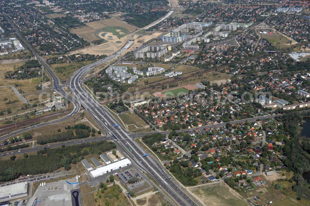 Aerial photograph Schönefeld - Blick auf den Bereich der Stadtautobahn / Zubringer A113n als südöstliches Tor zur Hauptstadt nach der Verkehrsfreigabe. Unter Berücksichtigung des Flughafens Berlin Brandenburg International wurde eine Verkehrskonzeption für den Ausbau des Straßennetzes im Raum Berlin-Schönefeld erarbeitet, die zwei Stufen umfasste. Die erste Stufe sah den vierstreifigen Ausbau der Bundesstraßen B 96a und B 179 mit der Anbindung des Flughafens über zwei Knotenpunkte vor. Inhalt der zweiten Stufe war der Anschluß der Bundesautobahn A 113 neu an die B 96a und B 179. SCHÜßLER Plan Ingenieurgesellschaft, BATEG, EUROVIA