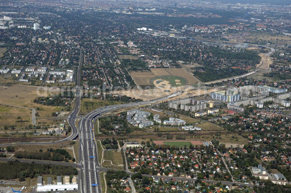 Schönefeld from the bird's eye view: Blick auf den Bereich der Stadtautobahn / Zubringer A113n als südöstliches Tor zur Hauptstadt nach der Verkehrsfreigabe. Unter Berücksichtigung des Flughafens Berlin Brandenburg International wurde eine Verkehrskonzeption für den Ausbau des Straßennetzes im Raum Berlin-Schönefeld erarbeitet, die zwei Stufen umfasste. Die erste Stufe sah den vierstreifigen Ausbau der Bundesstraßen B 96a und B 179 mit der Anbindung des Flughafens über zwei Knotenpunkte vor. Inhalt der zweiten Stufe war der Anschluß der Bundesautobahn A 113 neu an die B 96a und B 179. SCHÜßLER Plan Ingenieurgesellschaft, BATEG, EUROVIA