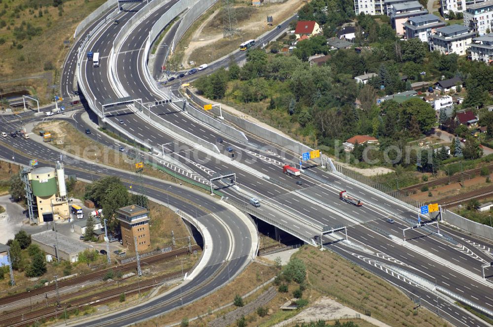 Aerial image Schönefeld - Blick auf den Bereich der Stadtautobahn / Zubringer A113n als südöstliches Tor zur Hauptstadt nach der Verkehrsfreigabe. Unter Berücksichtigung des Flughafens Berlin Brandenburg International wurde eine Verkehrskonzeption für den Ausbau des Straßennetzes im Raum Berlin-Schönefeld erarbeitet, die zwei Stufen umfasste. Die erste Stufe sah den vierstreifigen Ausbau der Bundesstraßen B 96a und B 179 mit der Anbindung des Flughafens über zwei Knotenpunkte vor. Inhalt der zweiten Stufe war der Anschluß der Bundesautobahn A 113 neu an die B 96a und B 179. SCHÜßLER Plan Ingenieurgesellschaft, BATEG, EUROVIA