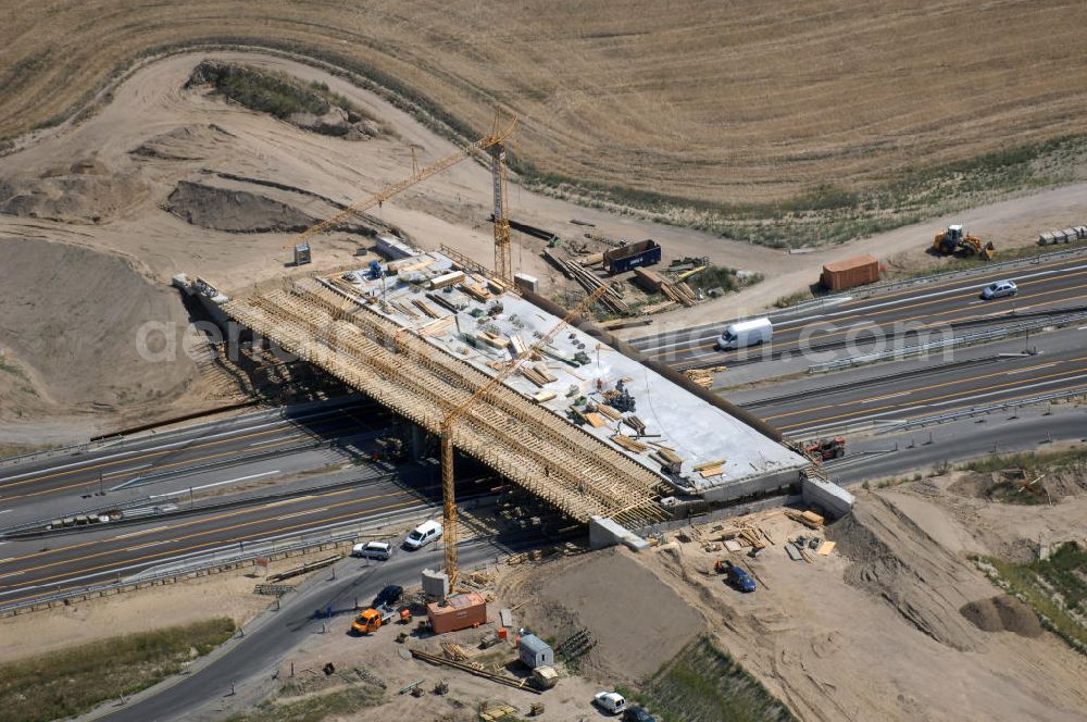 Schönefeld from the bird's eye view: Blick auf den Bereich der Stadtautobahn / Zubringer A113n als südöstliches Tor zur Hauptstadt nach der Verkehrsfreigabe. Unter Berücksichtigung des Flughafens Berlin Brandenburg International wurde eine Verkehrskonzeption für den Ausbau des Straßennetzes im Raum Berlin-Schönefeld erarbeitet, die zwei Stufen umfasste. Die erste Stufe sah den vierstreifigen Ausbau der Bundesstraßen B 96a und B 179 mit der Anbindung des Flughafens über zwei Knotenpunkte vor. Inhalt der zweiten Stufe war der Anschluß der Bundesautobahn A 113 neu an die B 96a und B 179. SCHÜßLER Plan Ingenieurgesellschaft, BATEG, EUROVIA