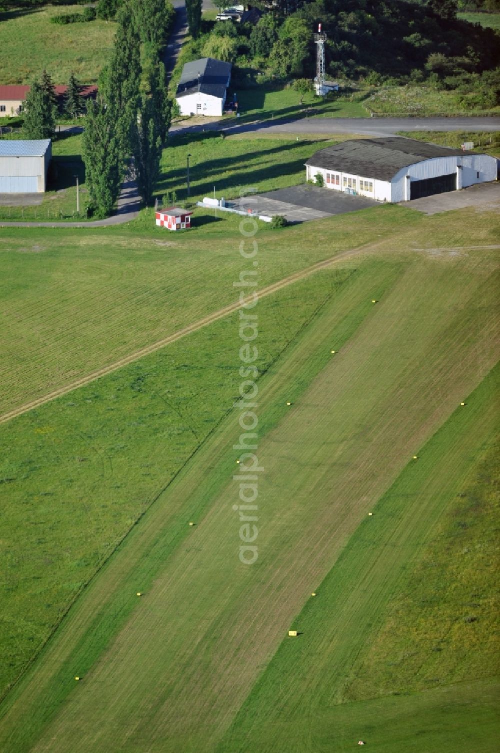 Aerial photograph Laucha - View at the traffic and sports airfield Laucha in Saxony-Anhalt. Airfield operator is the city of Laucha
