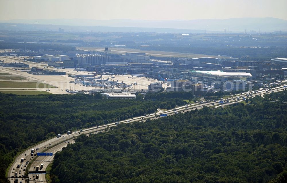 Aerial image Frankfurt am Main - Connection of the airport Frankfurt by the Highway A3 / E42 in the state of Hesse