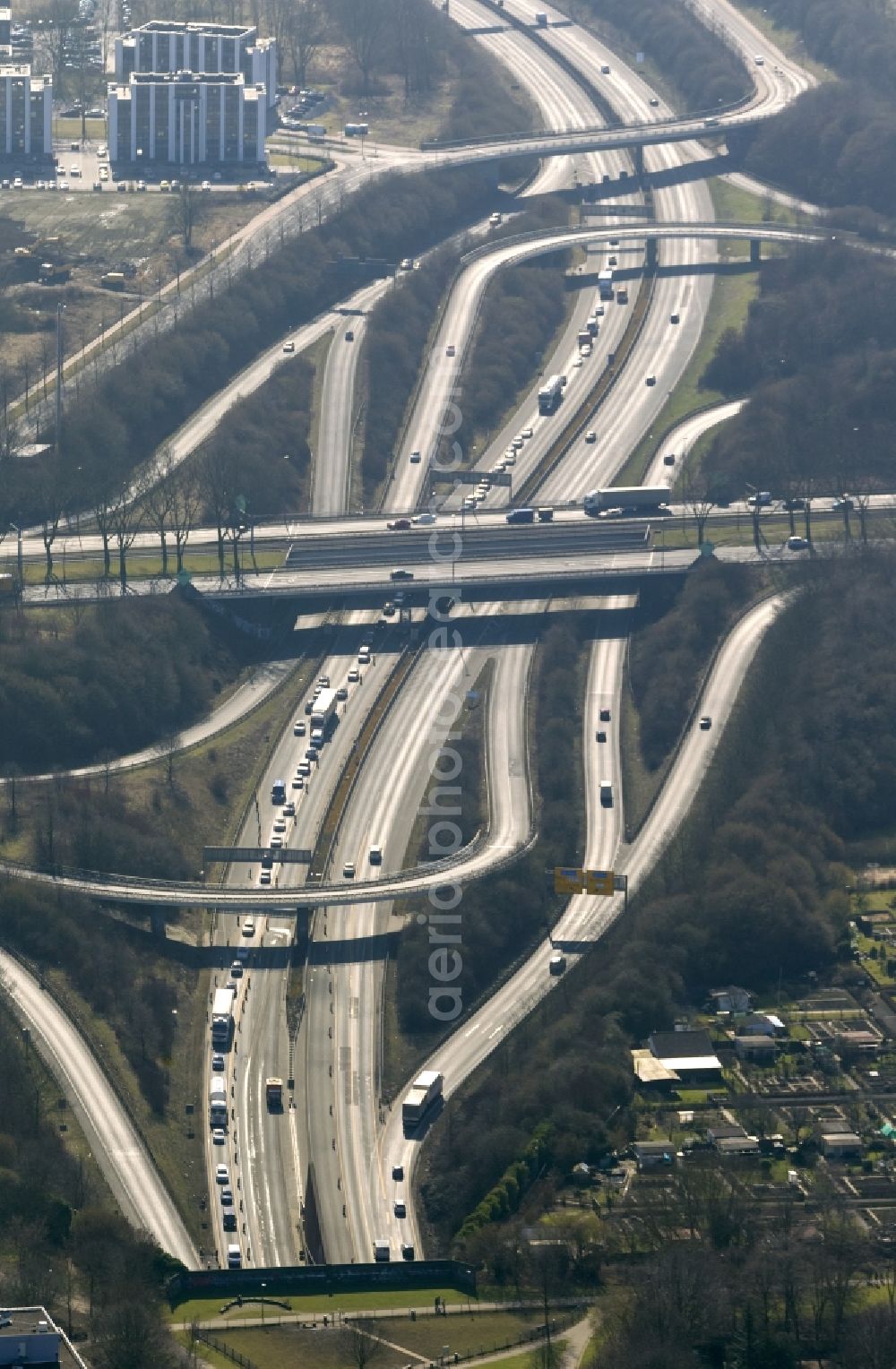 Aerial image Dortmund - Wambel - Traffic flow of highway A40 underpass with the B1 federal road, Ruhrschnellweg, Westfalendamm, B326 south tunnel entrance in Dortmund - Wambel in the state of North Rhine-Westphalia