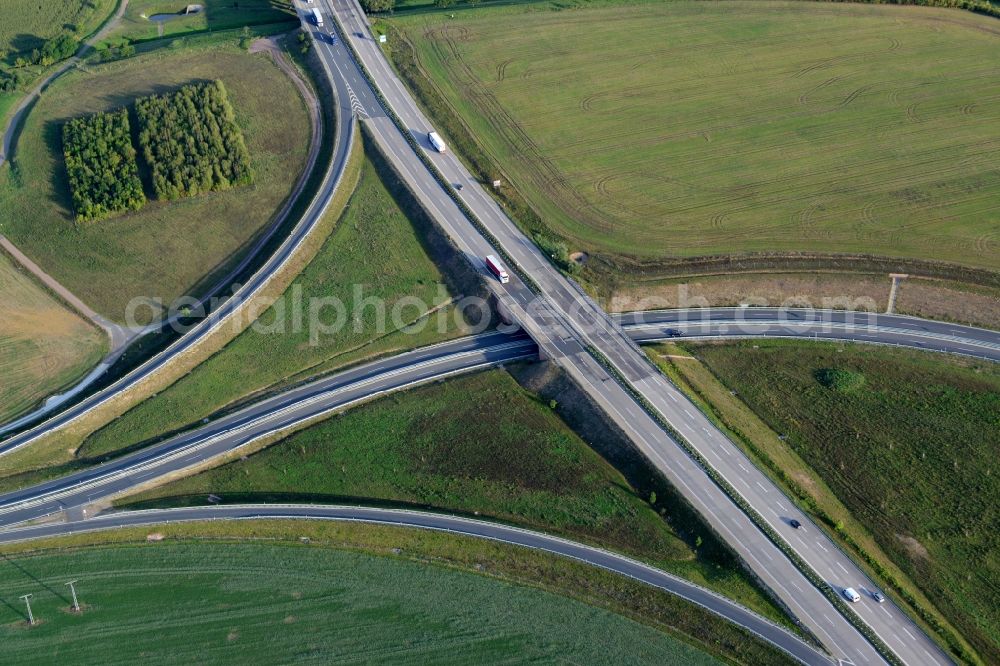 Aerial image Oberröblingen - Traffic flow at the intersection of the motorways A38 and A71 in Oberroeblingen in the state of Saxony-Anhalt. The interchange is located amidst fields and meadows