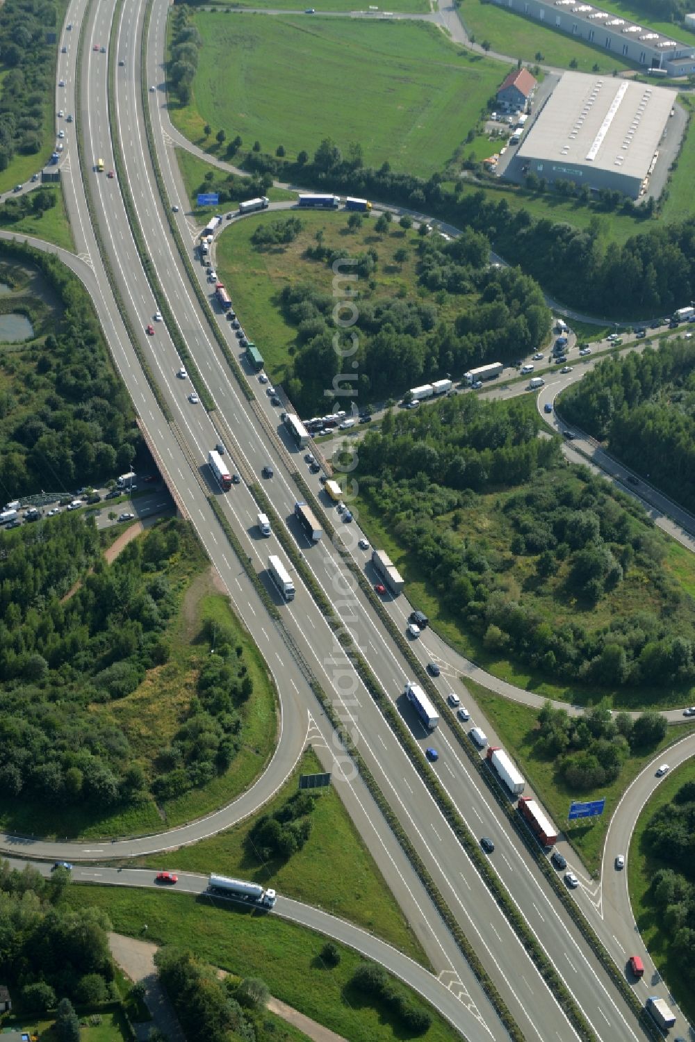 Chemnitz from the bird's eye view: Traffic flow at the intersection- motorway A72 in Chemnitz in the state of Saxony. The motorway A72 and federal highway B173 meet at the clover leaf interchange