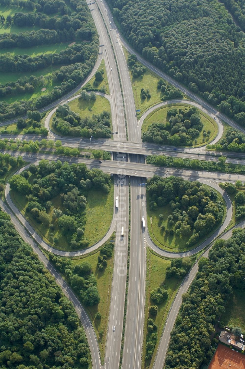 Köln from above - Traffic flow at the intersection- motorway A 4 Autobahnkreuz Koeln Sued in Cologne in the state North Rhine-Westphalia, Germany