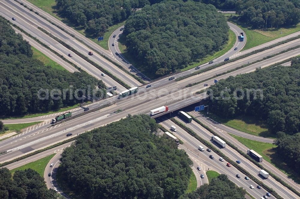 Aerial photograph Köln - Traffic flow at the intersection- motorway A 1 Autobahnkreuz Koeln Nord in Cologne in the state North Rhine-Westphalia, Germany