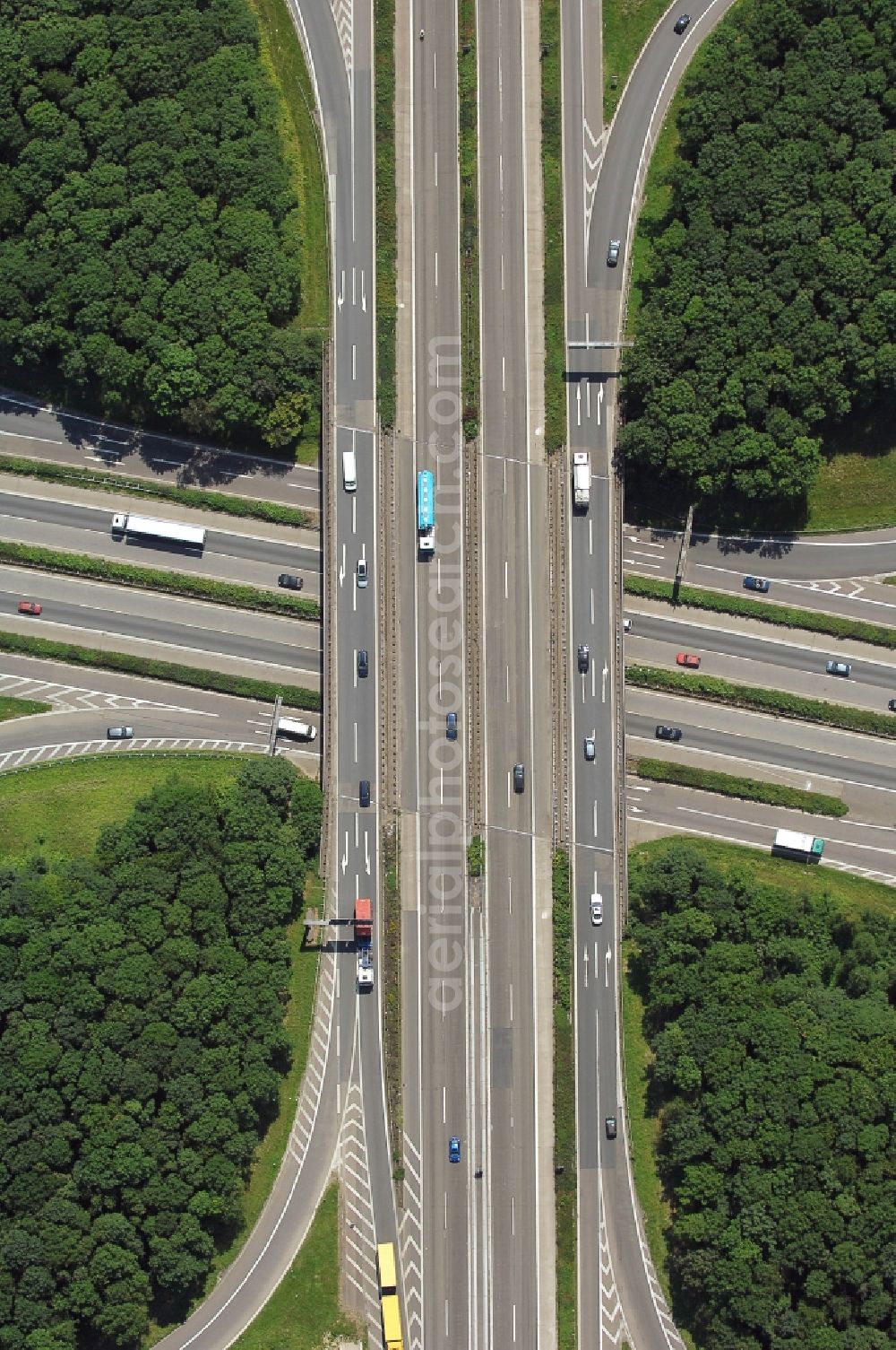 Aerial image Köln - Traffic flow at the intersection- motorway A 1 Autobahnkreuz Koeln Nord in Cologne in the state North Rhine-Westphalia, Germany