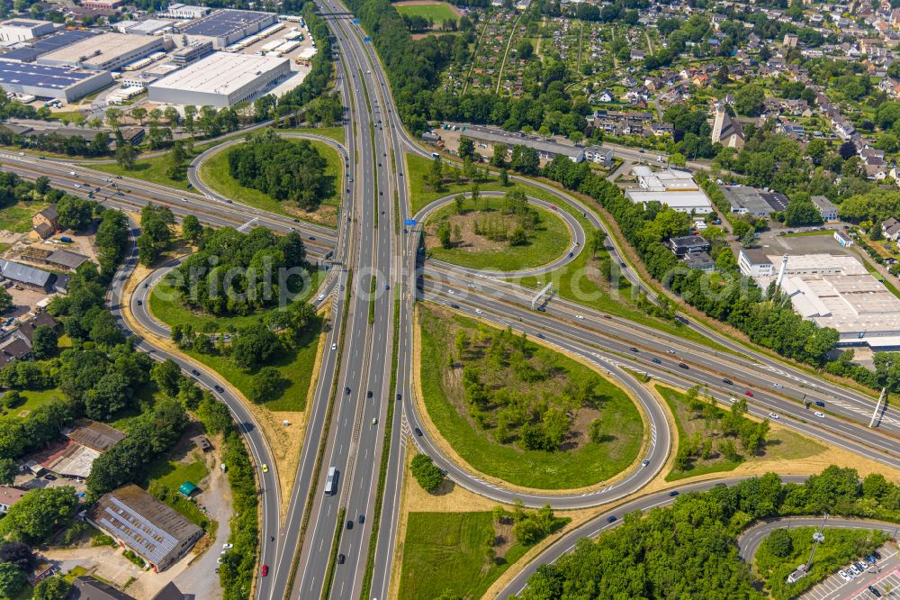 Aerial photograph Bochum - Traffic flow at the intersection- motorway A 40 and the A43 in Bochum in the state North Rhine-Westphalia, Germany