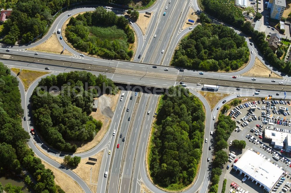 Braunschweig from the bird's eye view: Traffic flow at the intersection- motorway A 39 and BAB A395 Kreuz Braunschweig Sued in Brunswick in the state Lower Saxony, Germany