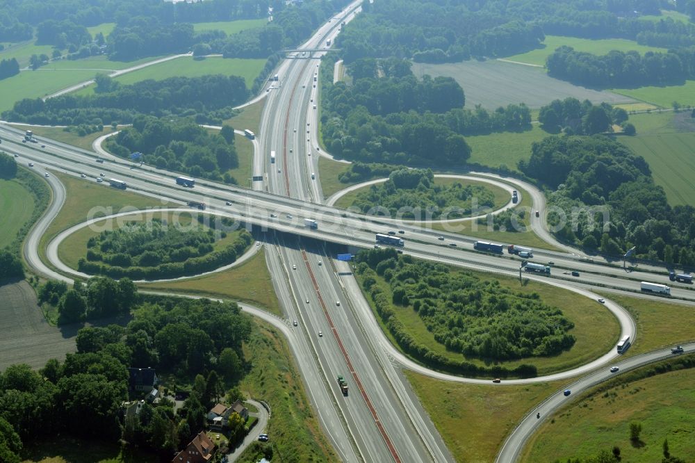 Aerial photograph Bielefeld - Traffic flow at the intersection of the motorways A2 and A33 in Bielefeld in the state of North Rhine-Westphalia. The junction is located amongst fields and forest on the urban area in the South of Bielefeld