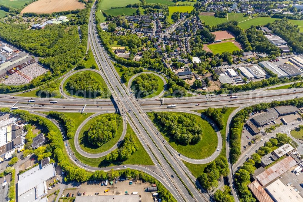 Bochum from above - Traffic flow at the intersection- motorway A 40 - A43 in Bochum in the state North Rhine-Westphalia