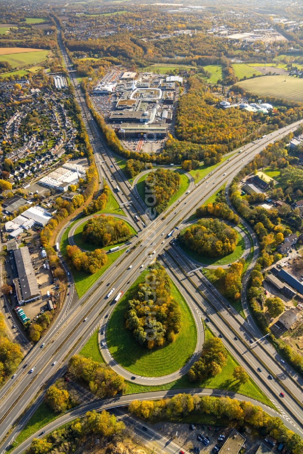 Aerial photograph Bochum - Traffic flow at the intersection- motorway A 40 - A43 in Bochum at Ruhrgebiet in the state North Rhine-Westphalia