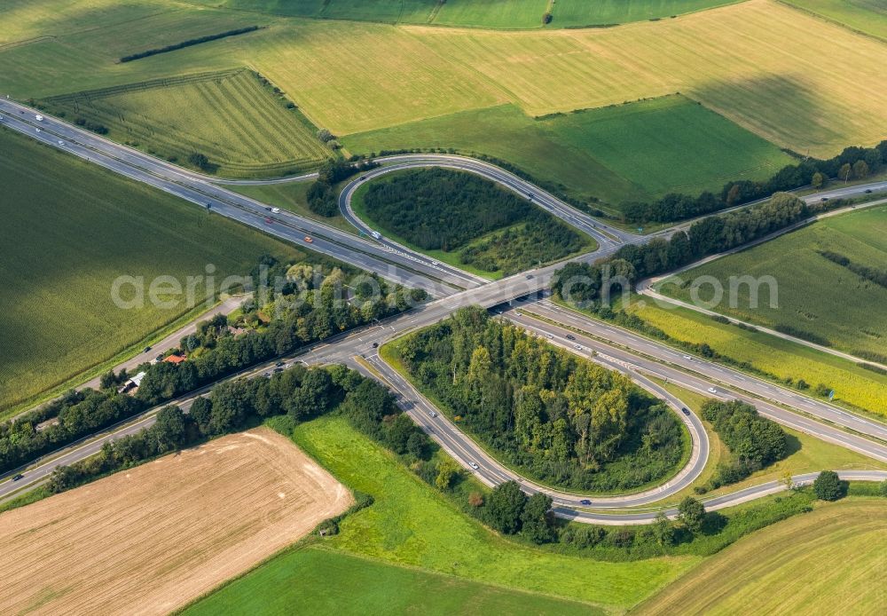 Aerial image Emmerich am Rhein - Traffic flow at the intersection- motorway A 3 and of Bandesstrasse B220 in Emmerich am Rhein in the state North Rhine-Westphalia, Germany