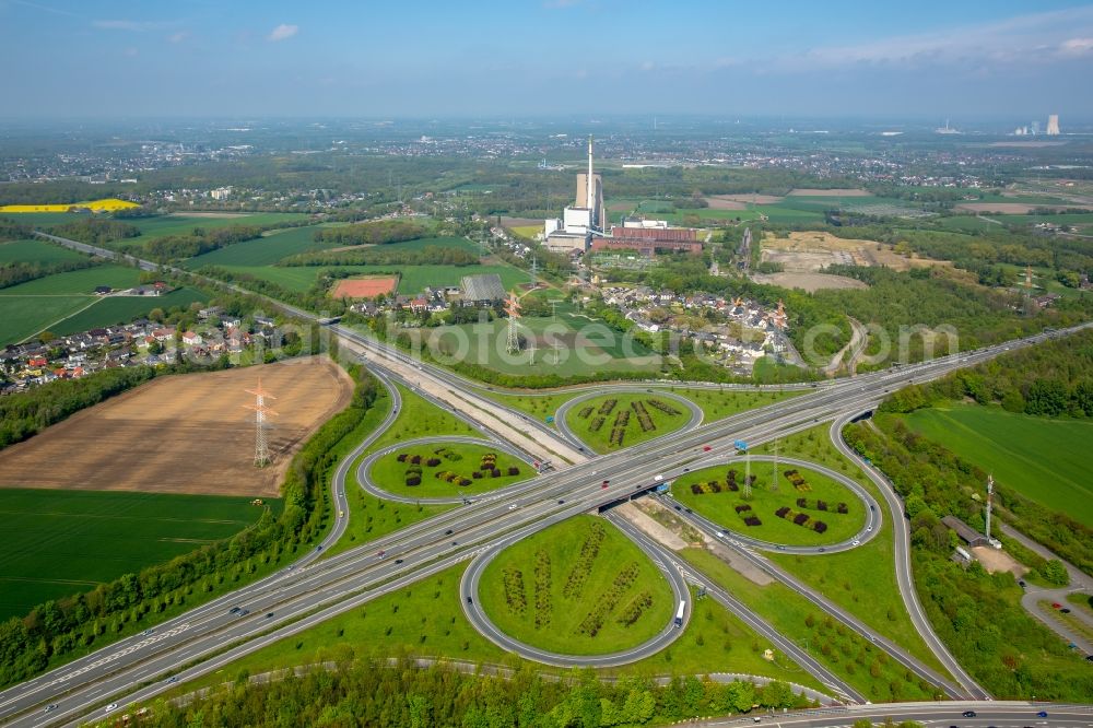 Dortmund from above - Traffic flow at the intersection- motorway A 42 - A45 Castroph-Rauxel-Ost in Dortmund in the state North Rhine-Westphalia