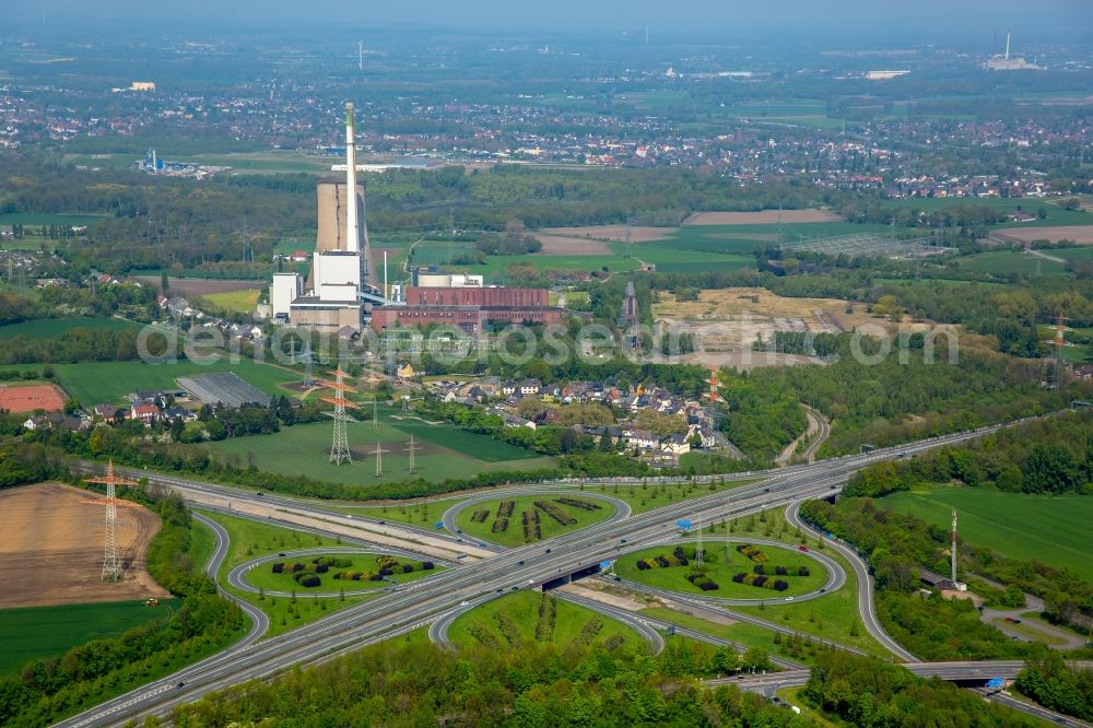 Dortmund from the bird's eye view: Traffic flow at the intersection- motorway A 42 - A45 Castroph-Rauxel-Ost in Dortmund in the state North Rhine-Westphalia