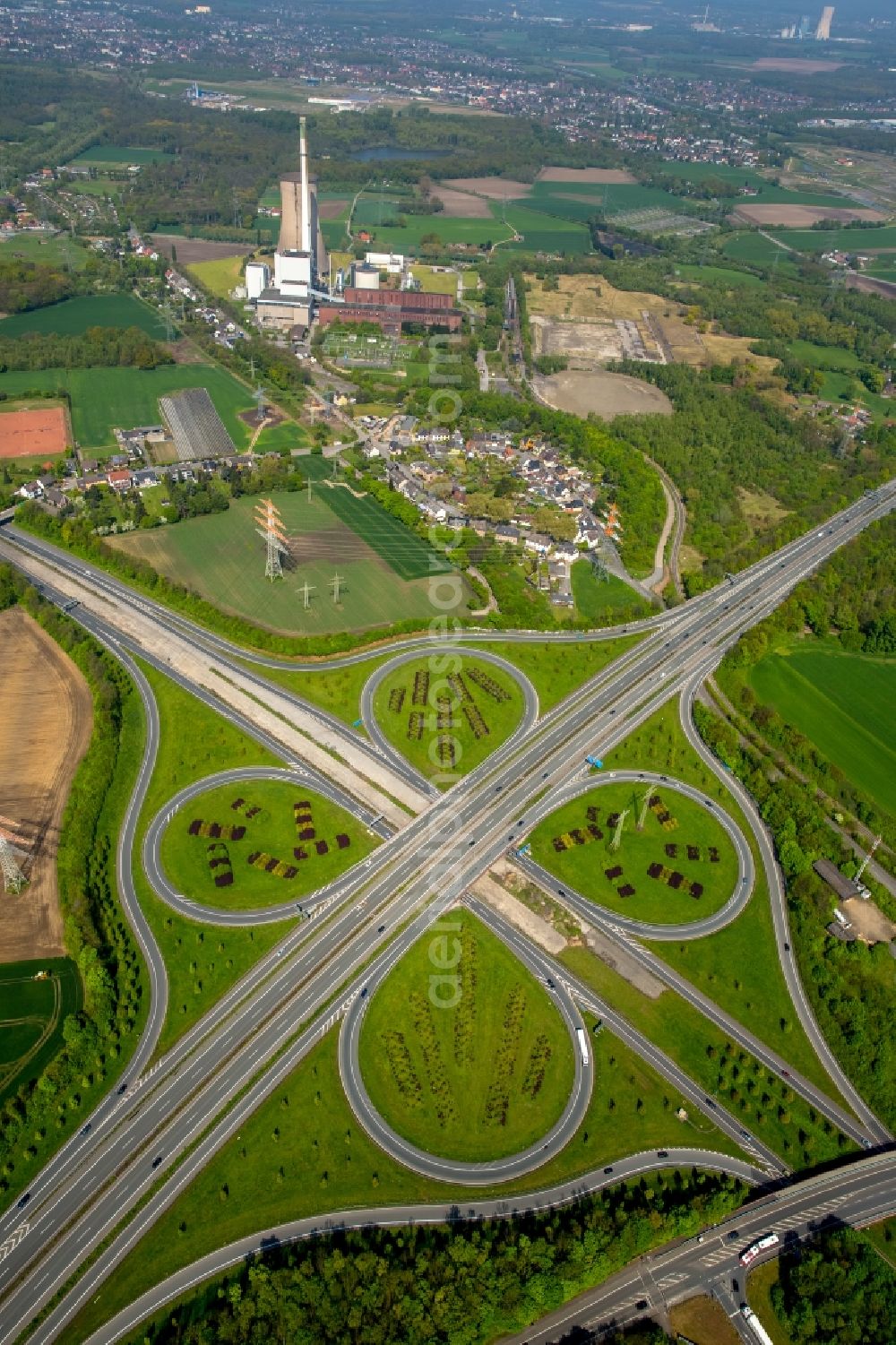 Aerial photograph Dortmund - Traffic flow at the intersection- motorway A 42 - A45 Castroph-Rauxel-Ost in Dortmund in the state North Rhine-Westphalia