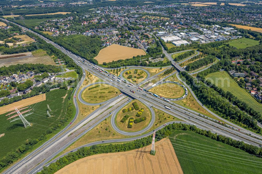 Aerial photograph Dortmund - Traffic flow at the intersection- motorway A 42 - A45 Castroph-Rauxel-Ost in Dortmund in the state North Rhine-Westphalia