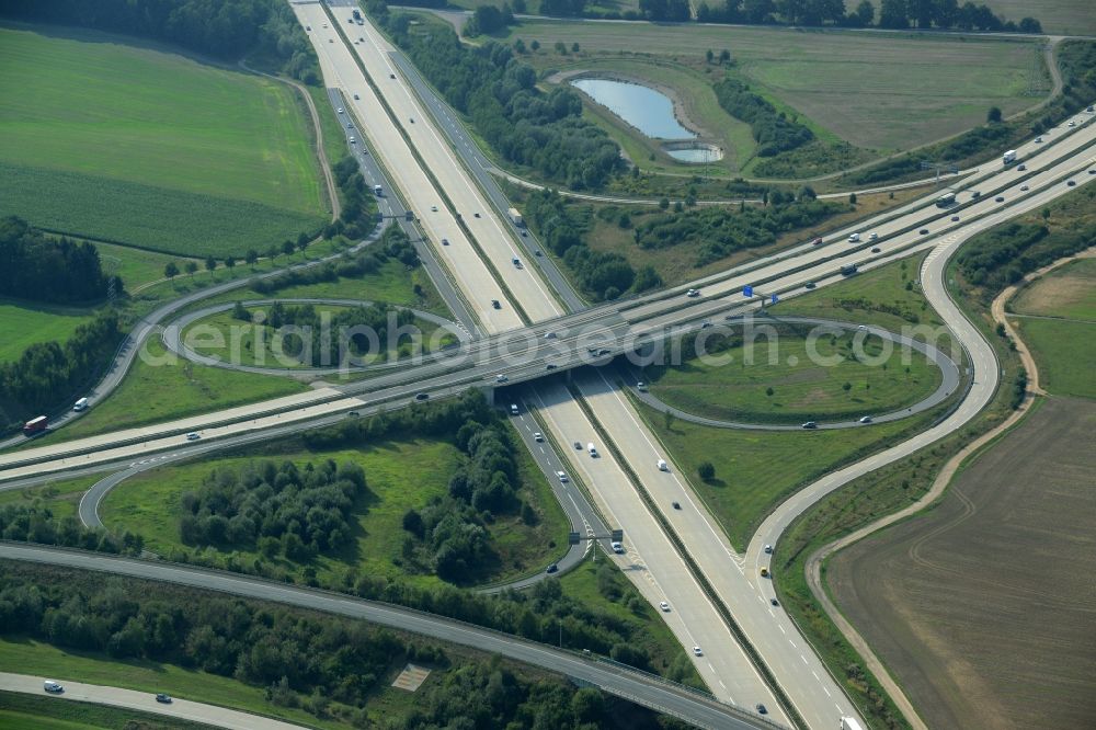 Chemnitz from the bird's eye view: Traffic flow at the intersection- motorway A 4 and the A72 in Chemnitz in the state Saxony