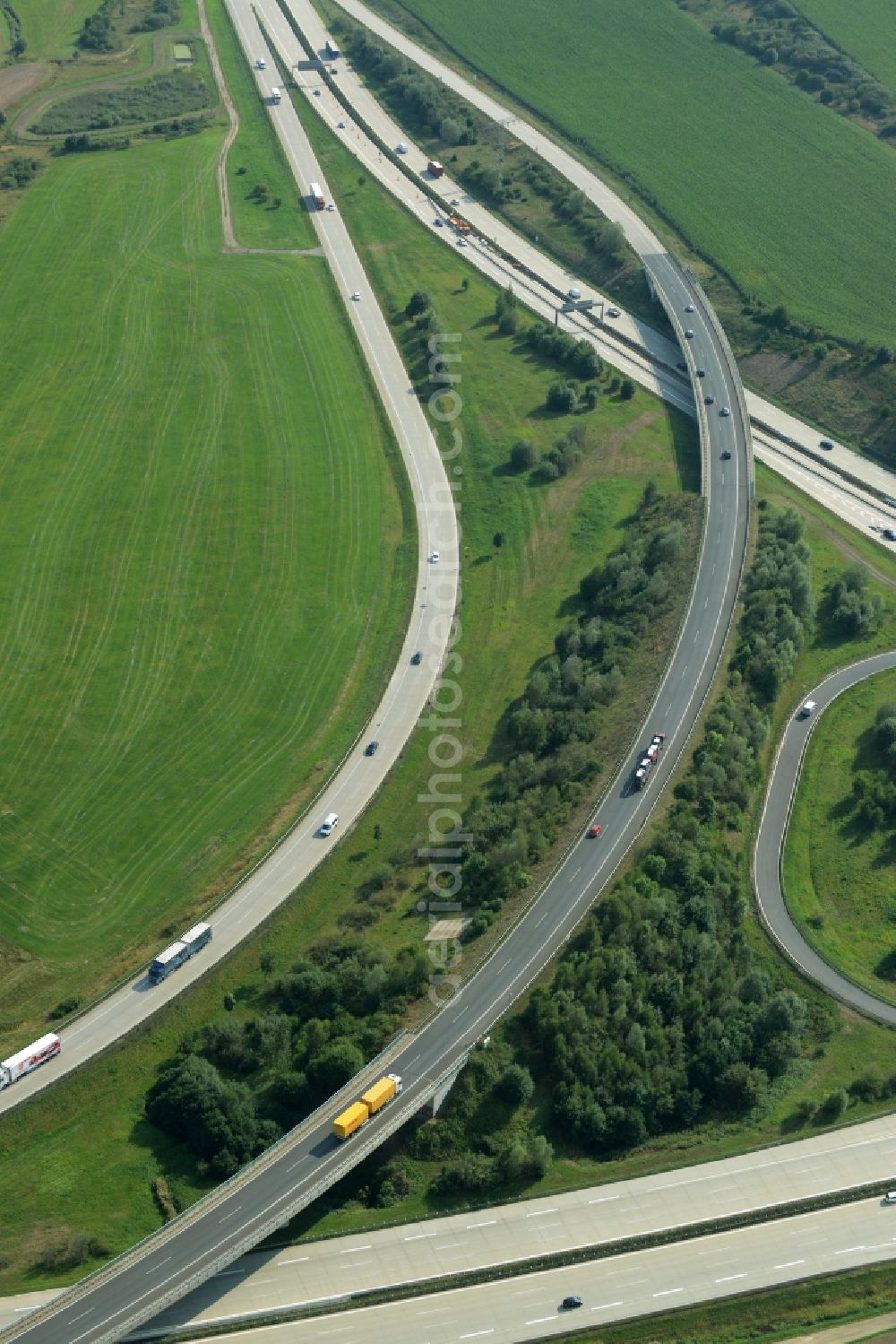 Chemnitz from the bird's eye view: Traffic flow at the intersection- motorway A 4 and the A72 in Chemnitz in the state Saxony