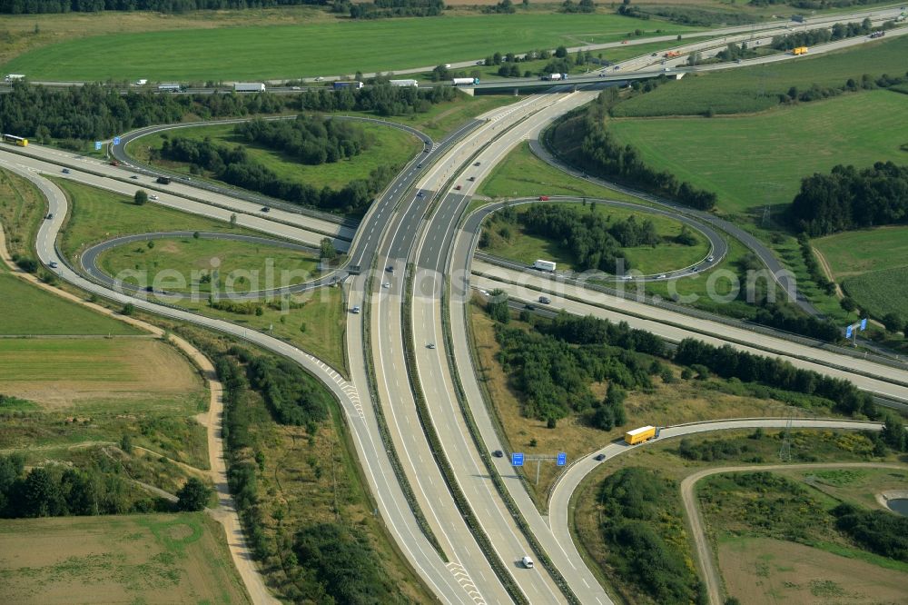 Chemnitz from the bird's eye view: Traffic flow at the intersection- motorway A 4 and the A72 in Chemnitz in the state Saxony