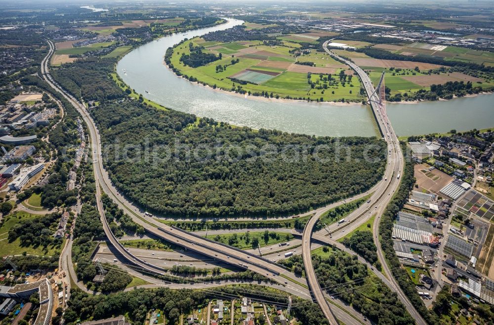 Aerial image Düsseldorf - Traffic flow at the intersection- motorway A 46 Duesseldorf-Bilk in the district Flehe in Duesseldorf at Ruhrgebiet in the state North Rhine-Westphalia, Germany