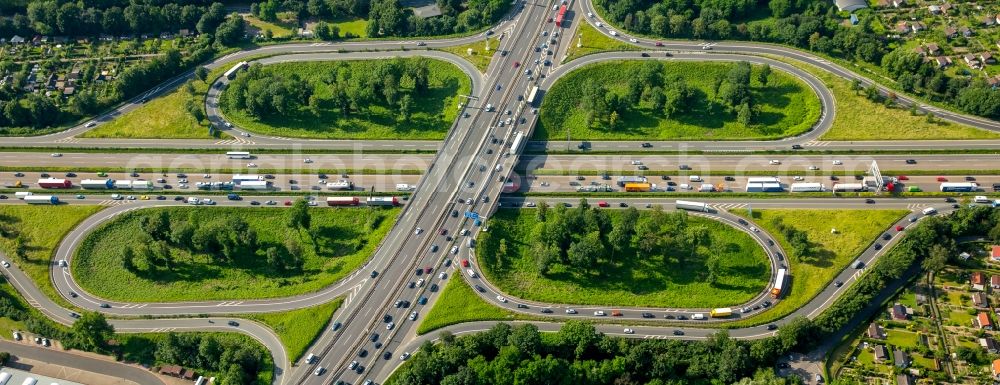 Aerial image Duisburg - Traffic flow at the intersection- motorway A 59 und A40 in Duisburg in the state North Rhine-Westphalia