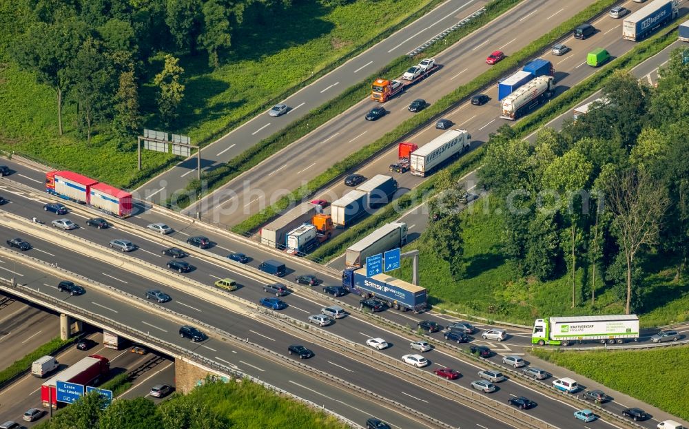 Aerial photograph Duisburg - Traffic flow at the intersection- motorway A 40 - A59 in Duisburg in the state North Rhine-Westphalia