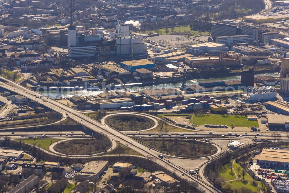 Aerial image Duisburg - Traffic flow at the intersection- motorway A 40 in Duisburg in the state North Rhine-Westphalia