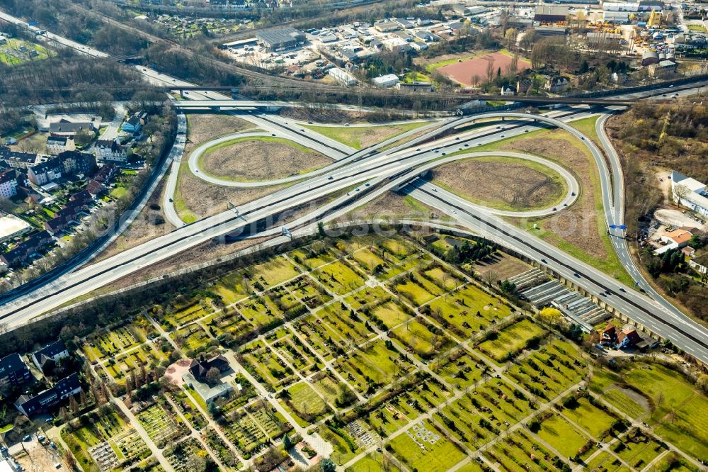 Aerial image Herne - Traffic flow at the intersection- motorway A 42 - A43 of Emscherschnellweg in Herne in the state North Rhine-Westphalia