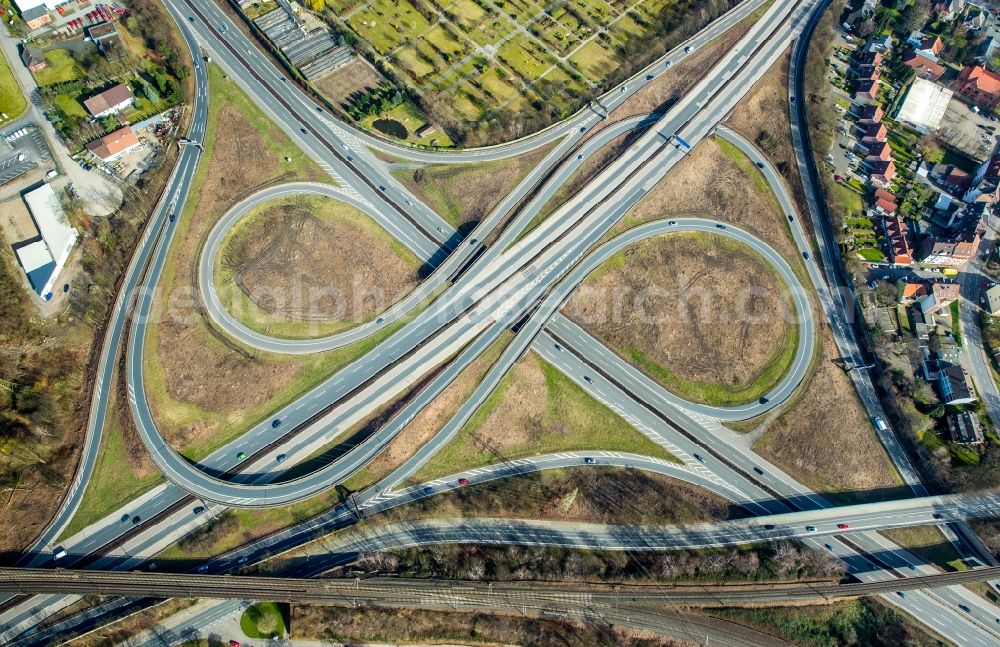 Herne from the bird's eye view: Traffic flow at the intersection- motorway A 42 - A43 of Emscherschnellweg in Herne in the state North Rhine-Westphalia