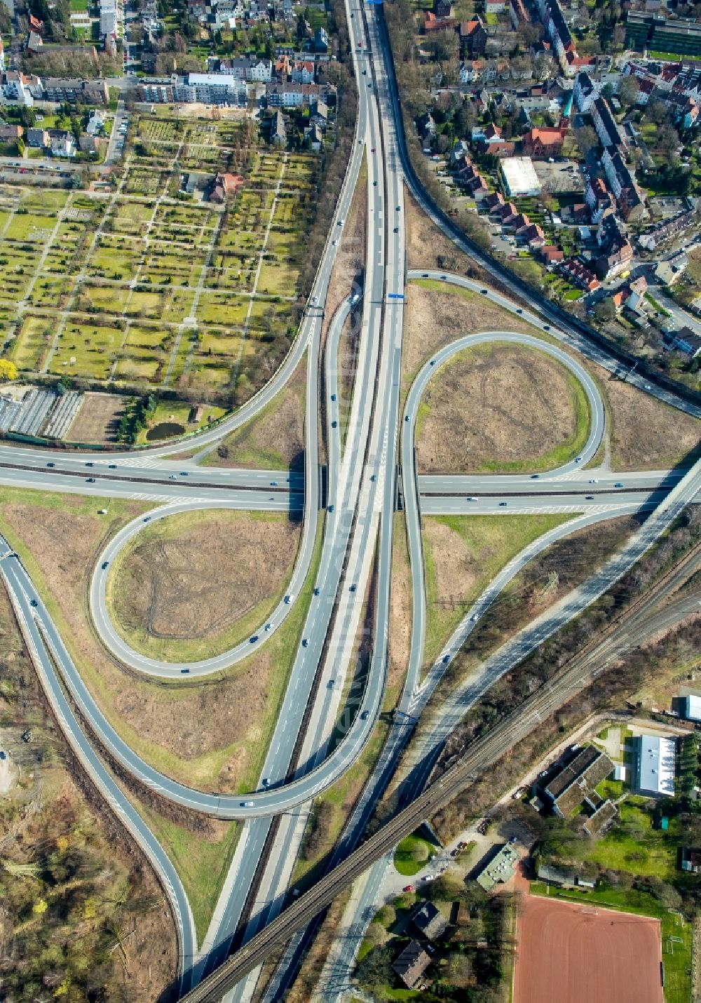 Aerial photograph Herne - Traffic flow at the intersection- motorway A 42 - A43 of Emscherschnellweg in Herne in the state North Rhine-Westphalia