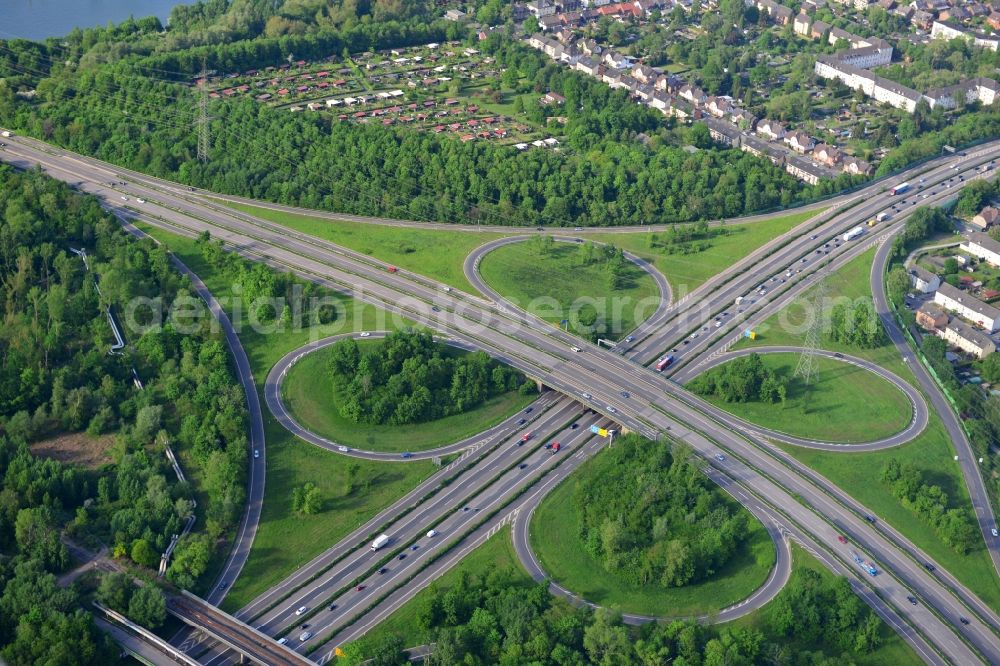 Aerial image Essen - Traffic flow at the intersection- motorway A 42 Essen-Nord in Essen in the state North Rhine-Westphalia