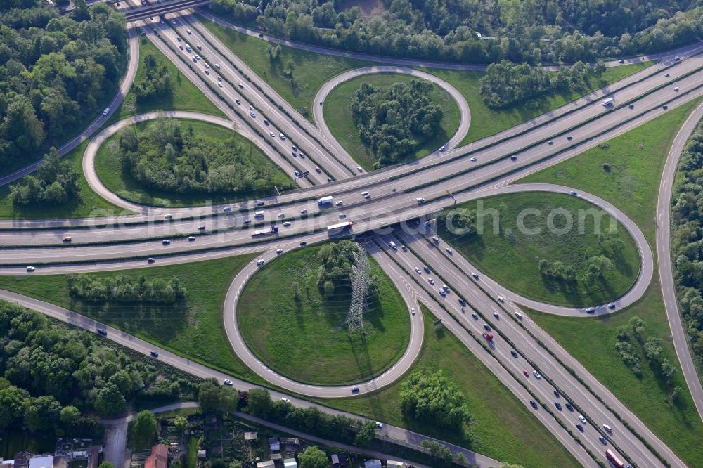 Aerial image Essen - Traffic flow at the intersection- motorway A 42 Essen-Nord in Essen in the state North Rhine-Westphalia