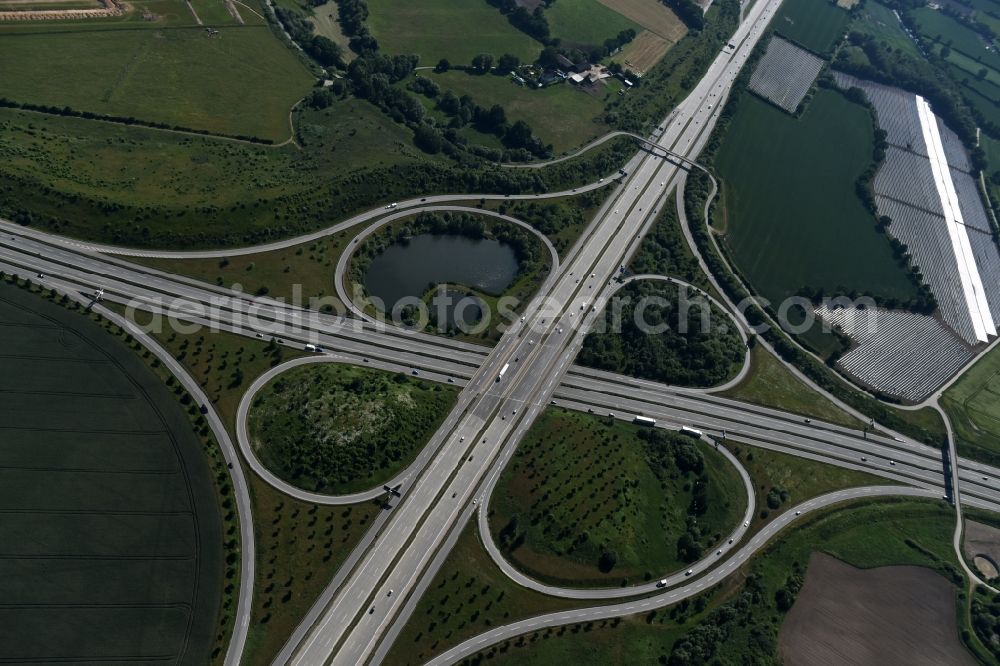 Aerial photograph Hamberge - Traffic flow at the intersection- motorway A 20 - A1 in Hamberge in the state Schleswig-Holstein