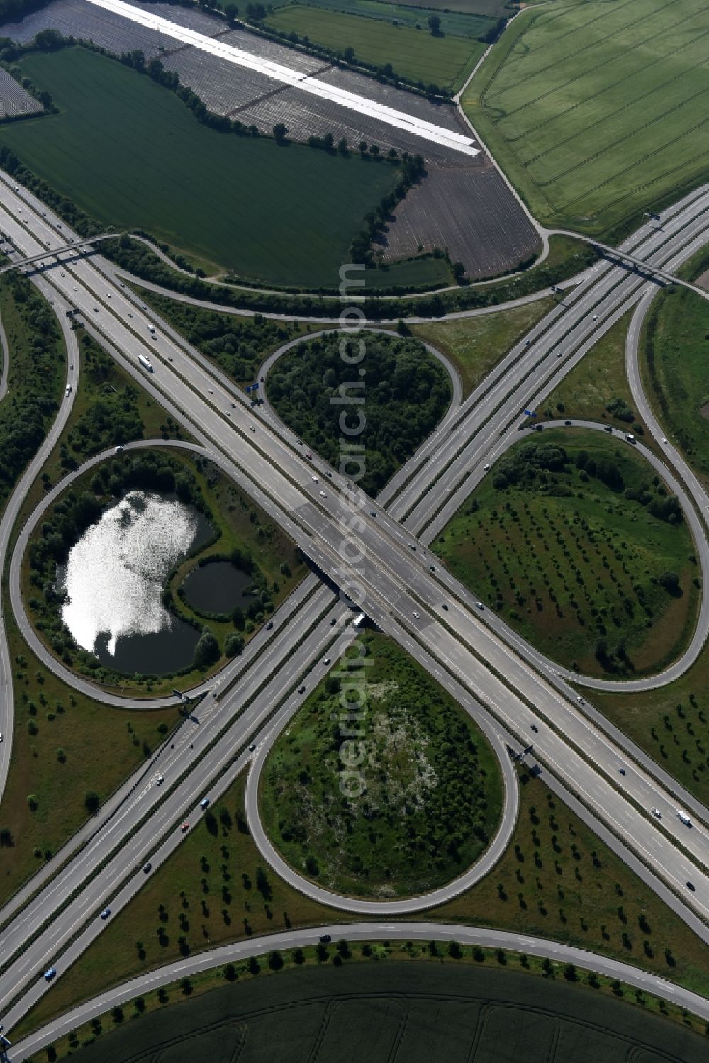 Hamberge from the bird's eye view: Traffic flow at the intersection- motorway A 20 - A1 in Hamberge in the state Schleswig-Holstein