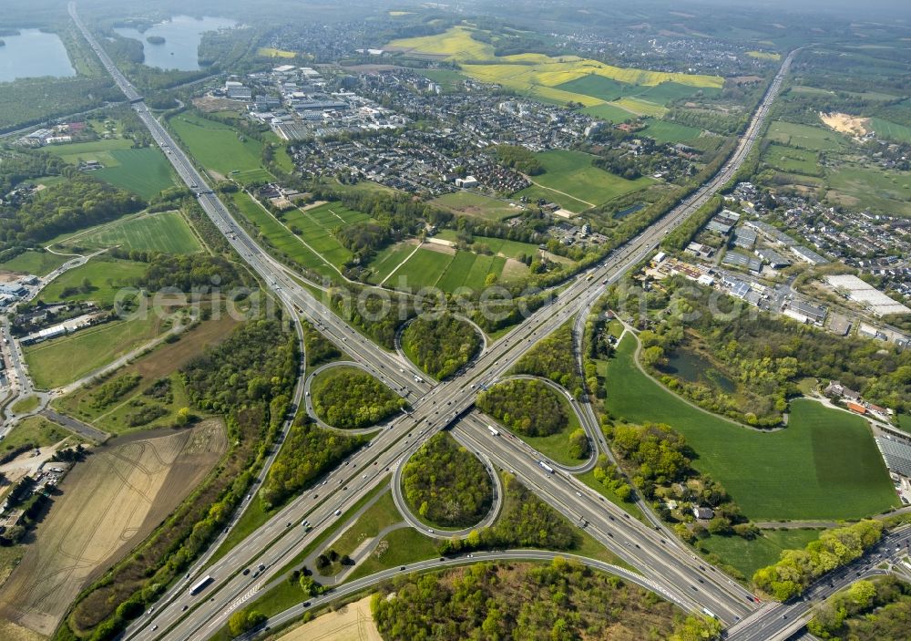 Hilden from the bird's eye view: Traffic flow at the intersection- motorway BAB A46 - A3 - E35 in Hilden in the state North Rhine-Westphalia