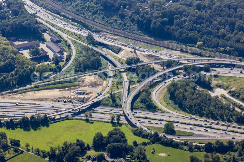 Duissern from the bird's eye view: Traffic management and road renewal of the road layout at the motorway junction of the BAB A3 A40 Kaiserberg - Spaghettikreuz in Duisburg in the federal state of North Rhine-Westphalia