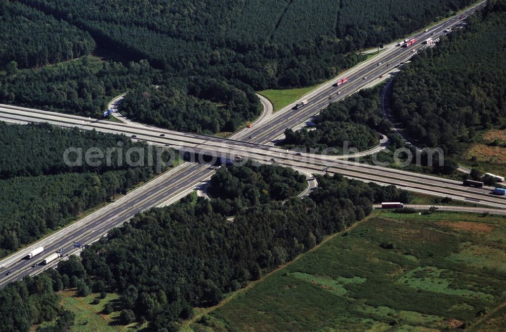 Aerial photograph Kiekebusch - Traffic flow at the intersection- motorway A 10 - E36 Schoenefelder Kreuz in Schoenefeld in the state Brandenburg