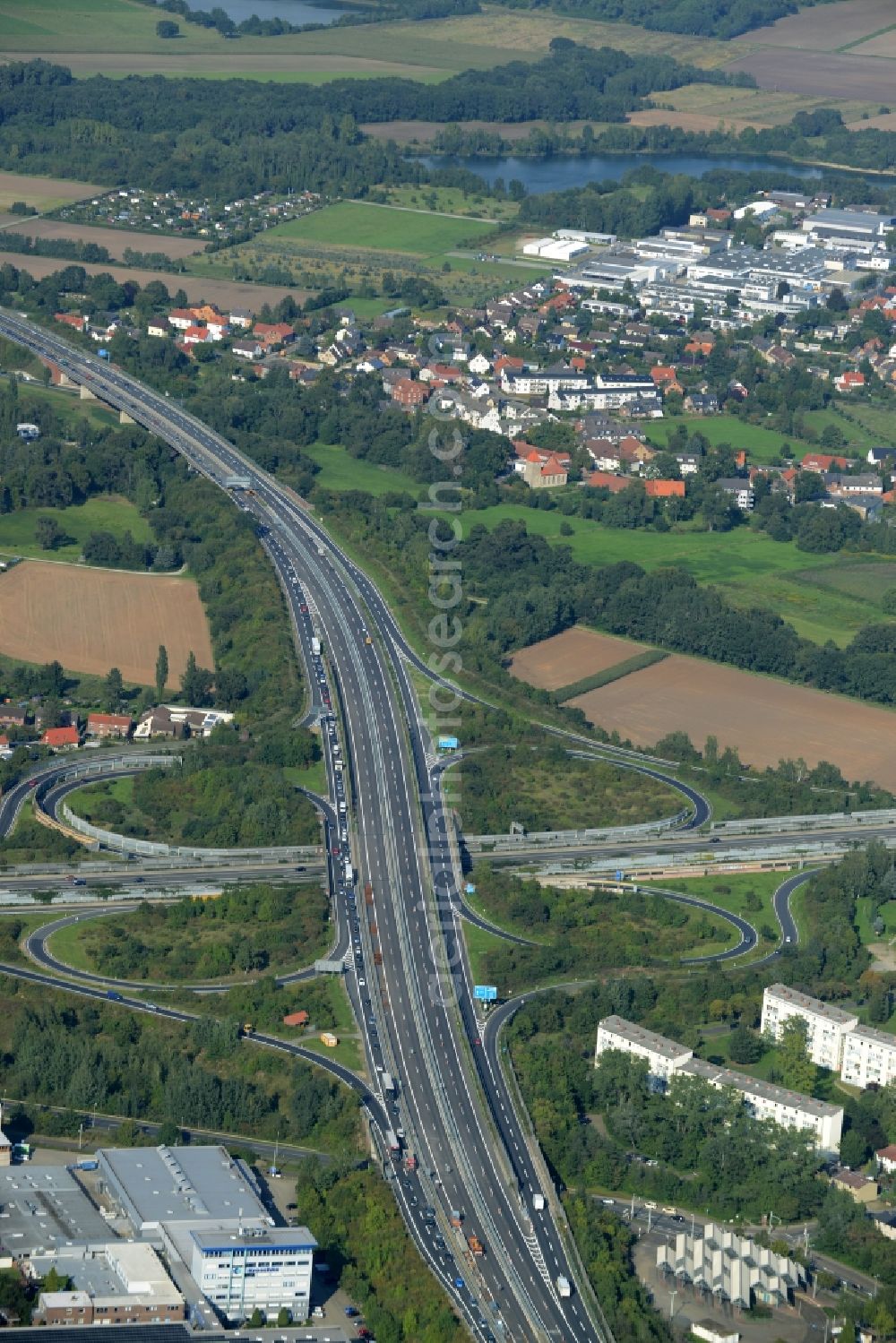 Aerial photograph Braunschweig - Traffic flow at the intersection- motorway A 394 - E30 Kreuz Braunschweig-Nord in Braunschweig in the state Lower Saxony