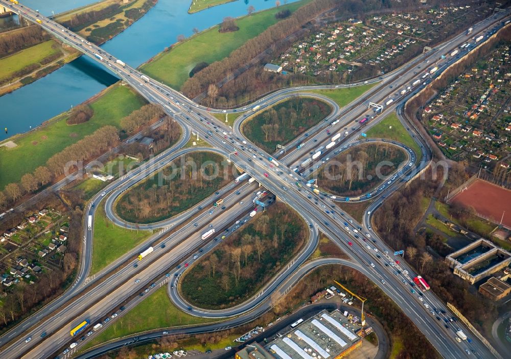 Duisburg from the bird's eye view: Traffic flow at the intersection- motorway A 40 A49 Kreuz Duisburg in Duisburg in the state North Rhine-Westphalia