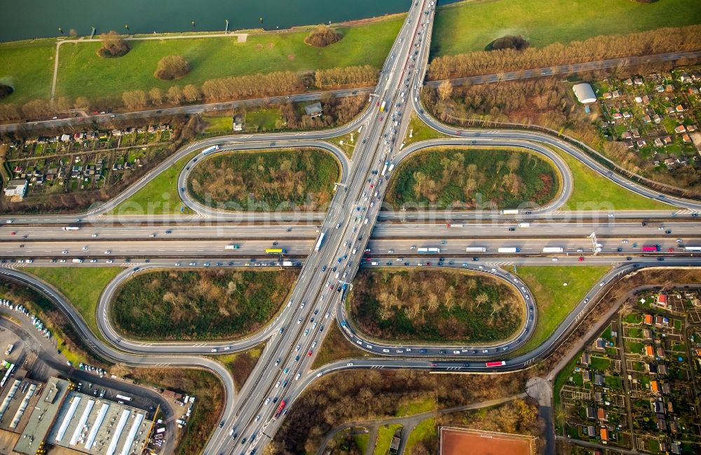 Aerial image Duisburg - Traffic flow at the intersection- motorway A 40 A49 Kreuz Duisburg in Duisburg in the state North Rhine-Westphalia