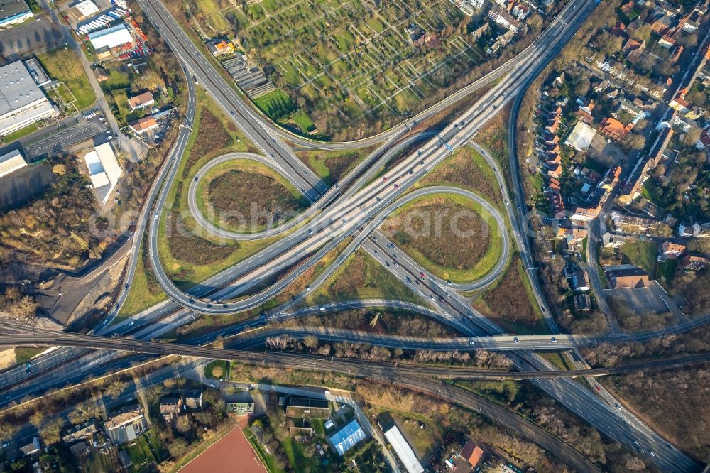 Aerial photograph Herne - Traffic flow at the intersection- motorway A 42 A43 a??Kreuz Hernea?? in Herne in the state North Rhine-Westphalia, Germany